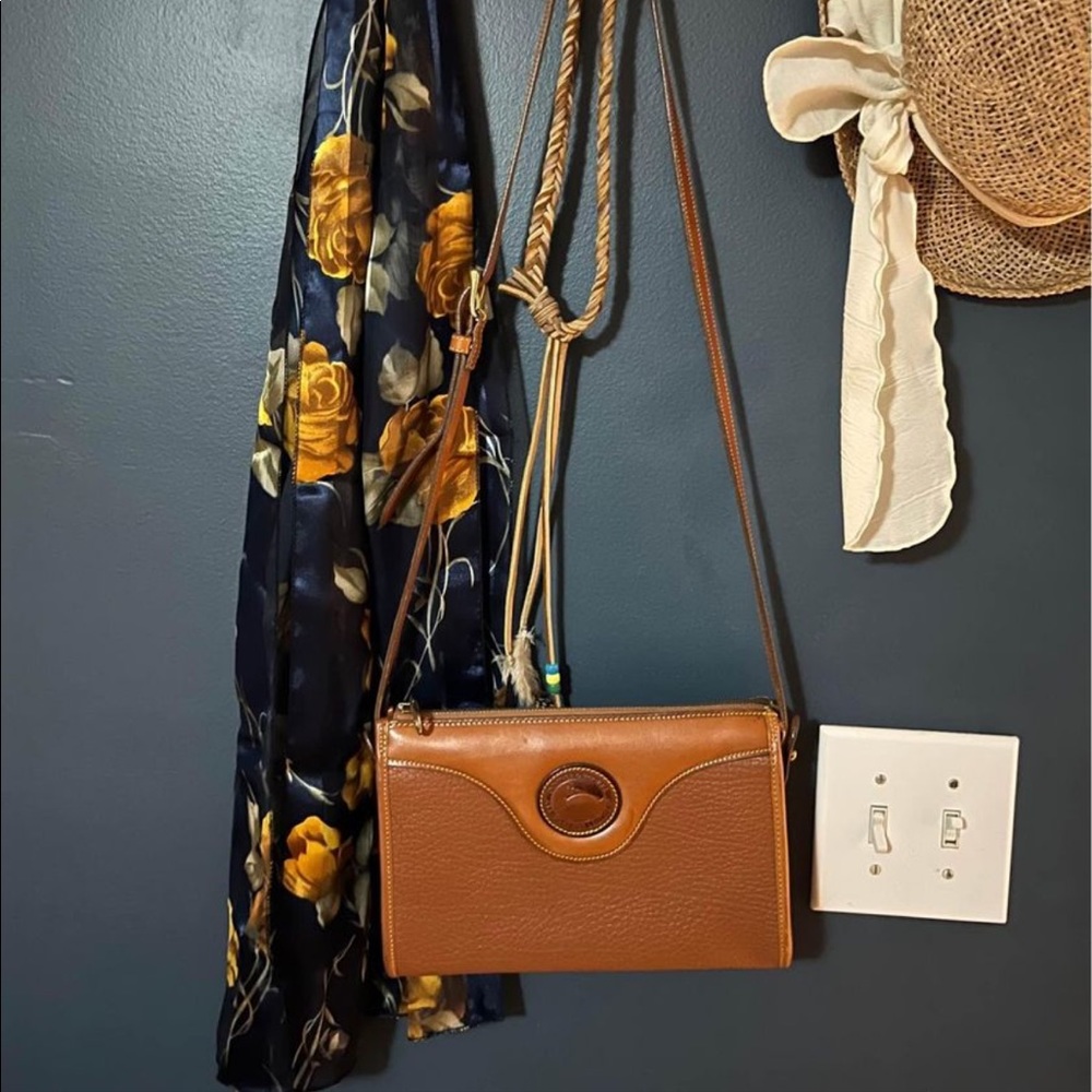Vintage Dooney & Bourke crossbody purse medium light brown